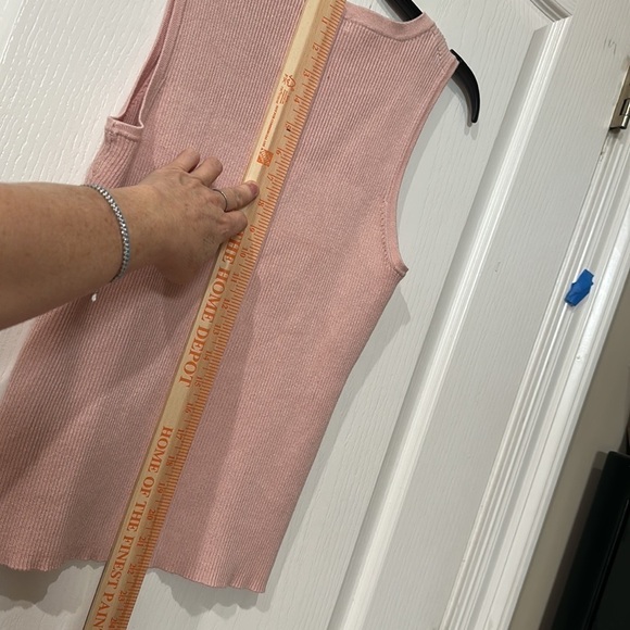 Cable and Gauge size medium less/pink sleeveless lightweight ribbed sweater top - Picture 5 of 6